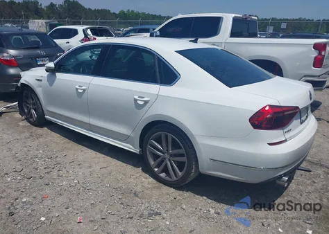 2017 Volkswagen Passat 1.8T R-Line z USA, uszkodzony, nr VIN 1VWDT7A35HC074645